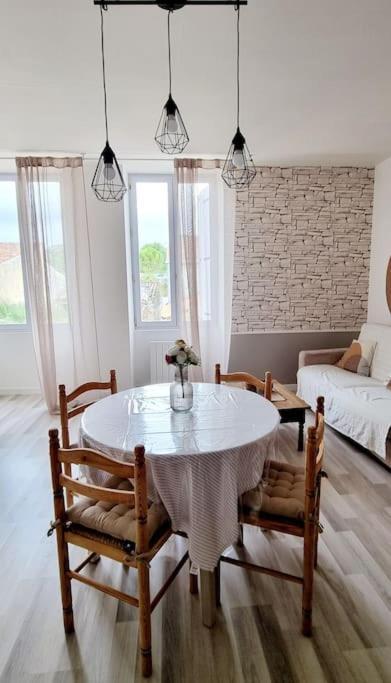 Le Duplex Du Centre - Ideal Pour Un Sejour Detente ! Saint-Savinien Exterior foto